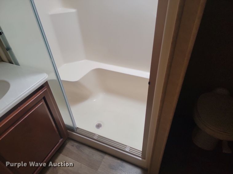 image for item LA9547 2015 Lifestyle Luxury Alfa Gold 3405RK camper