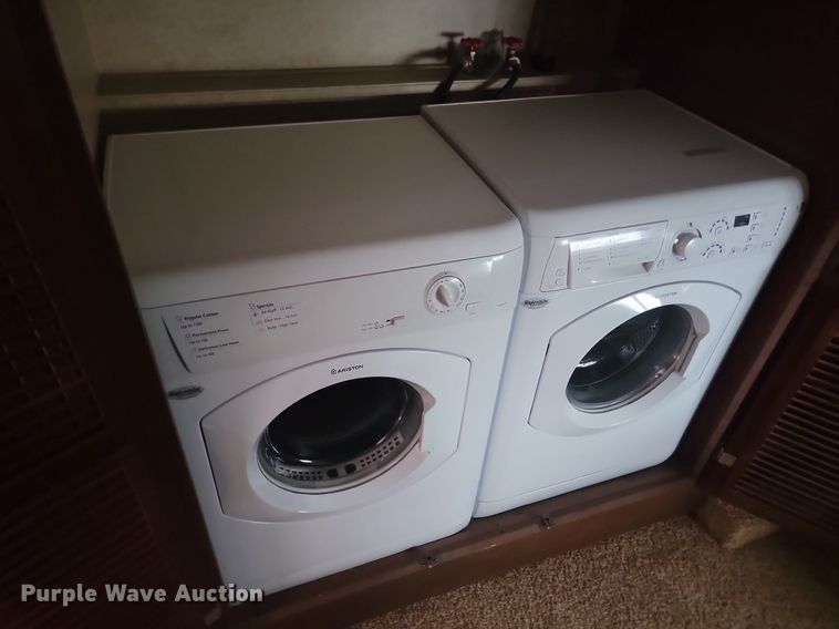 image for item LA9547 2015 Lifestyle Luxury Alfa Gold 3405RK camper