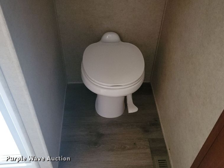 image for item LA9547 2015 Lifestyle Luxury Alfa Gold 3405RK camper