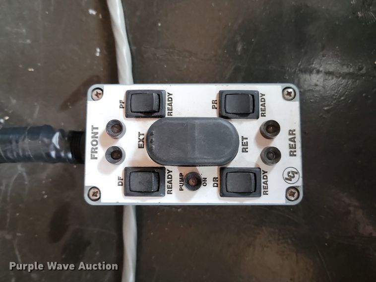 image for item LA9548 2007 Excel 36 MKO camper