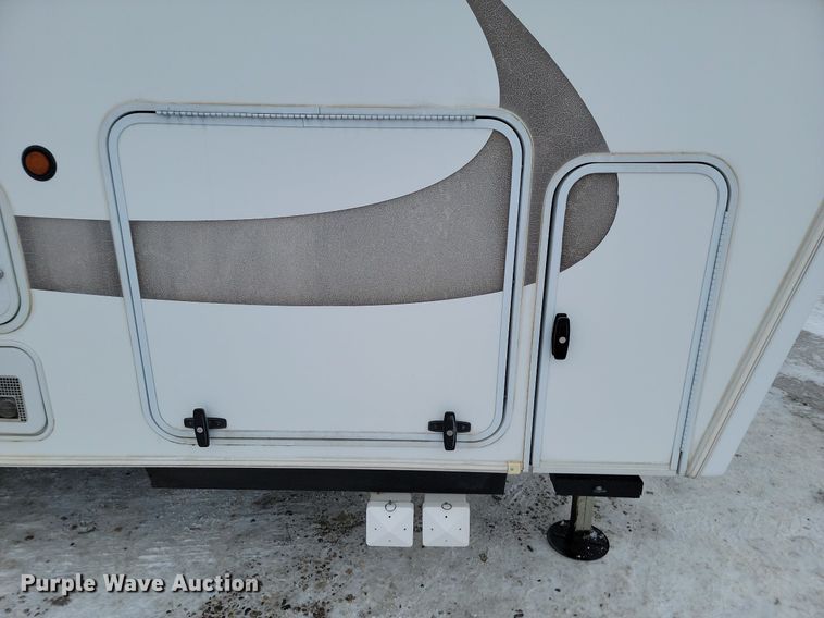 image for item LA9548 2007 Excel 36 MKO camper