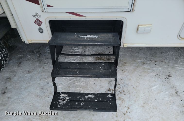 image for item LA9548 2007 Excel 36 MKO camper