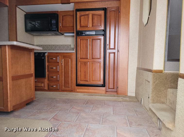 image for item LA9548 2007 Excel 36 MKO camper