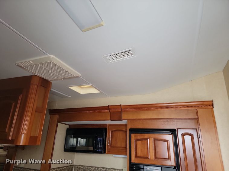 image for item LA9548 2007 Excel 36 MKO camper