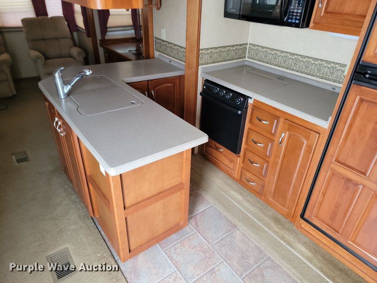 image for item LA9548 2007 Excel 36 MKO camper