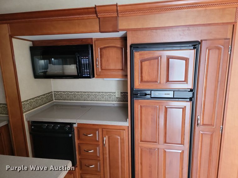 image for item LA9548 2007 Excel 36 MKO camper