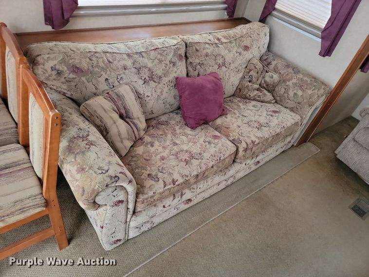 image for item LA9548 2007 Excel 36 MKO camper