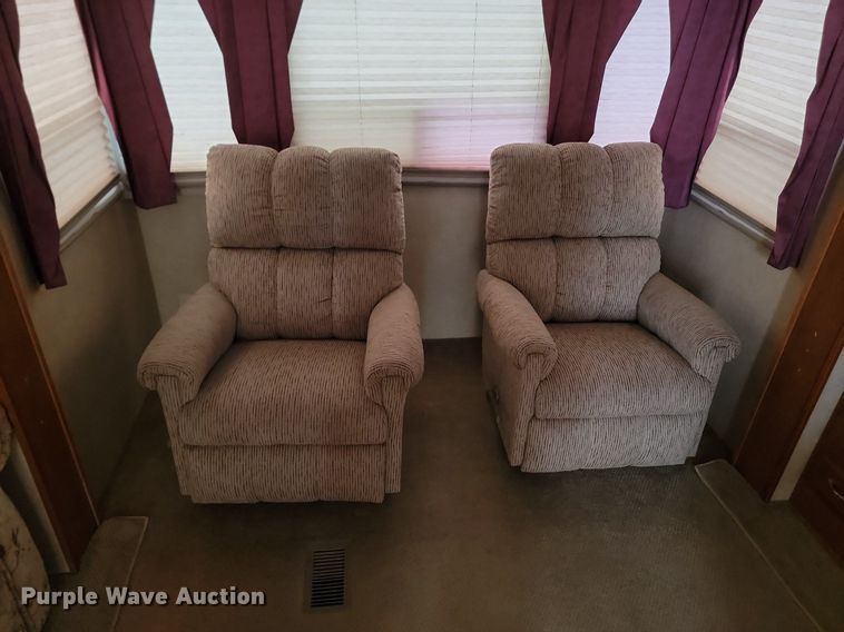 image for item LA9548 2007 Excel 36 MKO camper