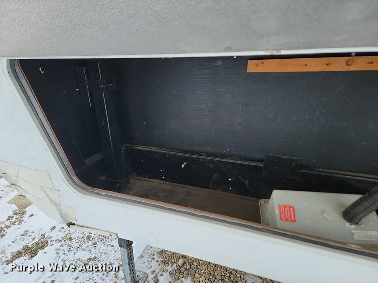 image for item LA9549 2002 Keystone  M279 EFS Cougar  camper