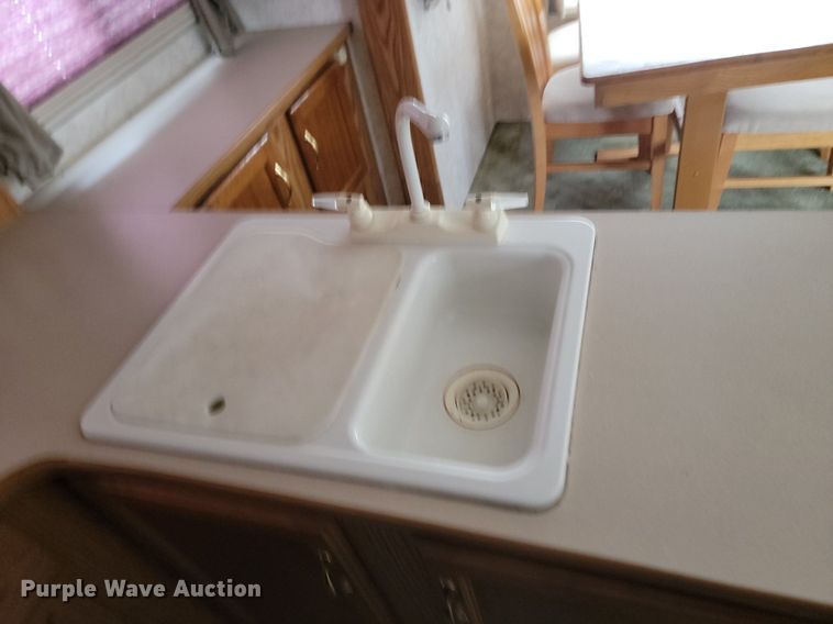 image for item LA9549 2002 Keystone  M279 EFS Cougar  camper