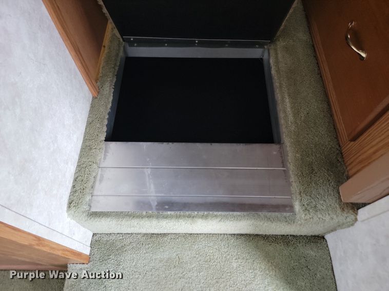 image for item LA9549 2002 Keystone  M279 EFS Cougar  camper