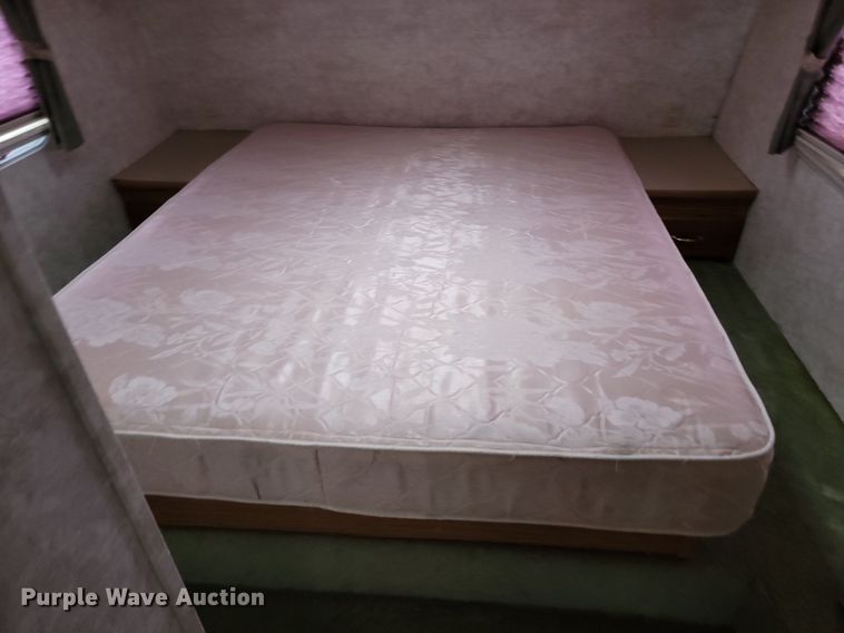 image for item LA9549 2002 Keystone  M279 EFS Cougar  camper