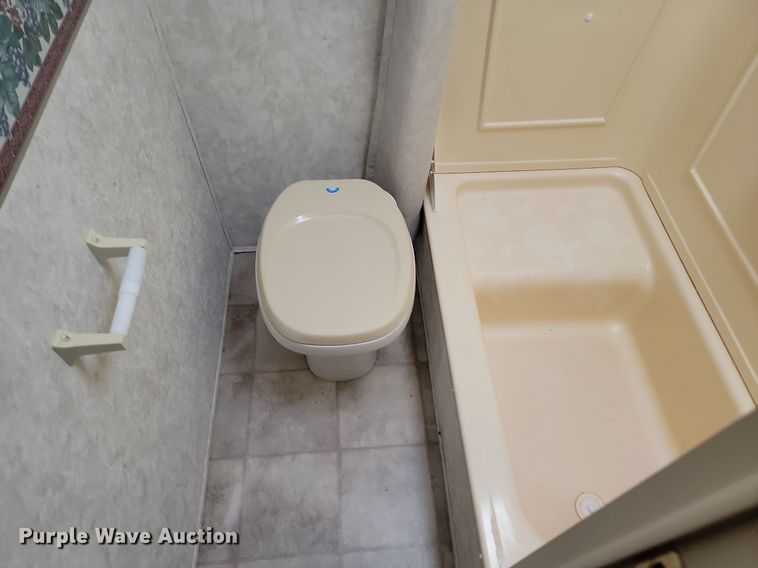 image for item LA9549 2002 Keystone  M279 EFS Cougar  camper