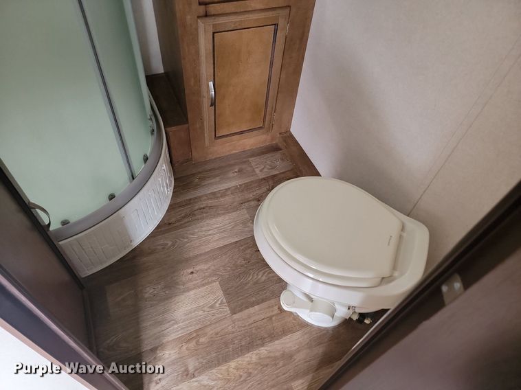 image for item LA9550 2018 Forest River Salem camper