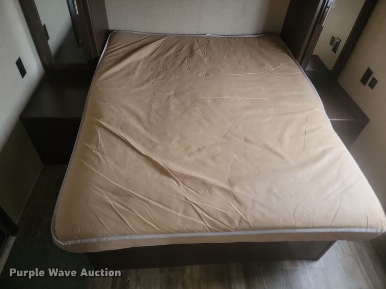 image for item LA9609 2017 Forest River Patriot camper