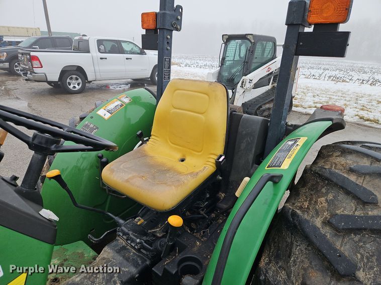 image for item LB9731 2000 John Deere 5205 MFWD tractor