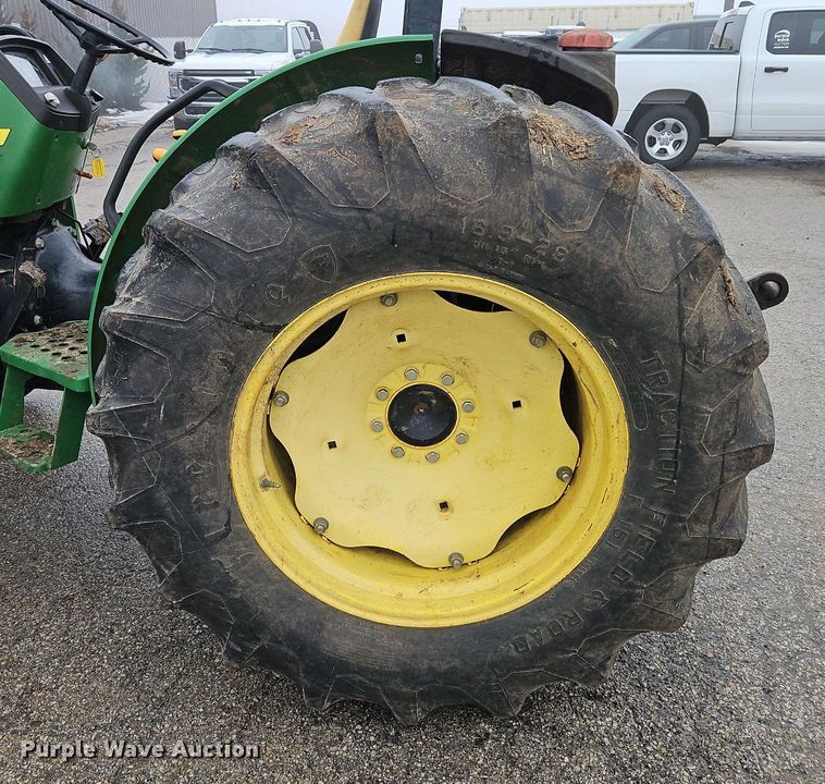image for item LB9731 2000 John Deere 5205 MFWD tractor