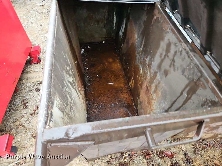 image for item LB9752 (9) dumpsters