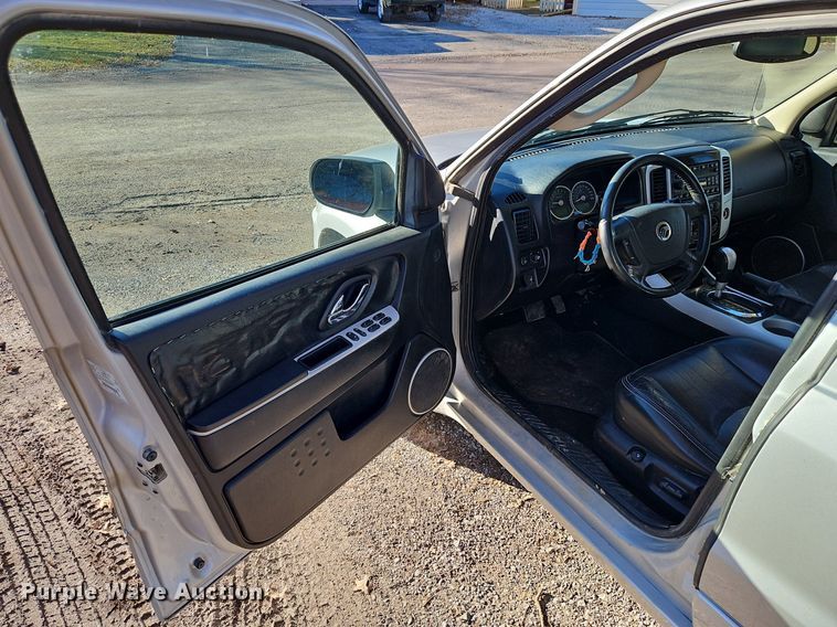 image for item LB9765 2005 Mercury  Mariner Premier SUV