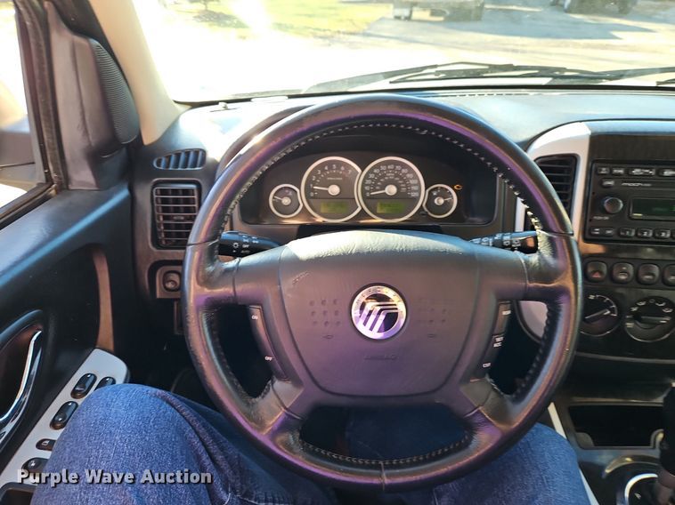 image for item LB9765 2005 Mercury  Mariner Premier SUV