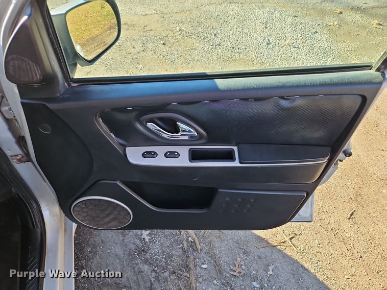 image for item LB9765 2005 Mercury  Mariner Premier SUV