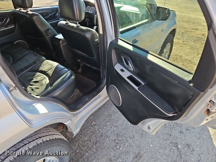 image for item LB9765 2005 Mercury  Mariner Premier SUV