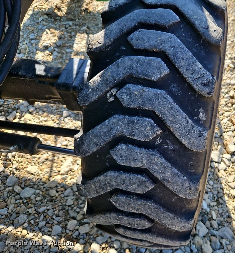 image for item LB9779 2008 John Deere 4320 MFWD tractor