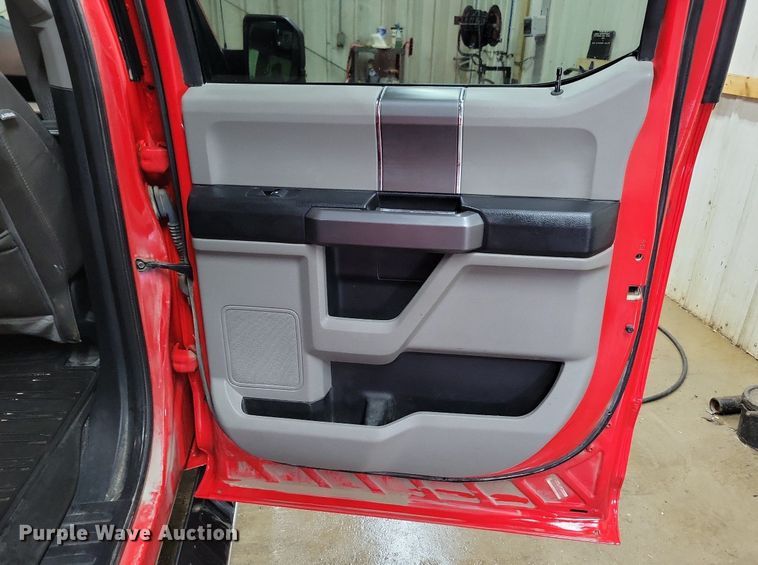 image for item LC9808 2019 Ford F150 SuperCrew pickup truck