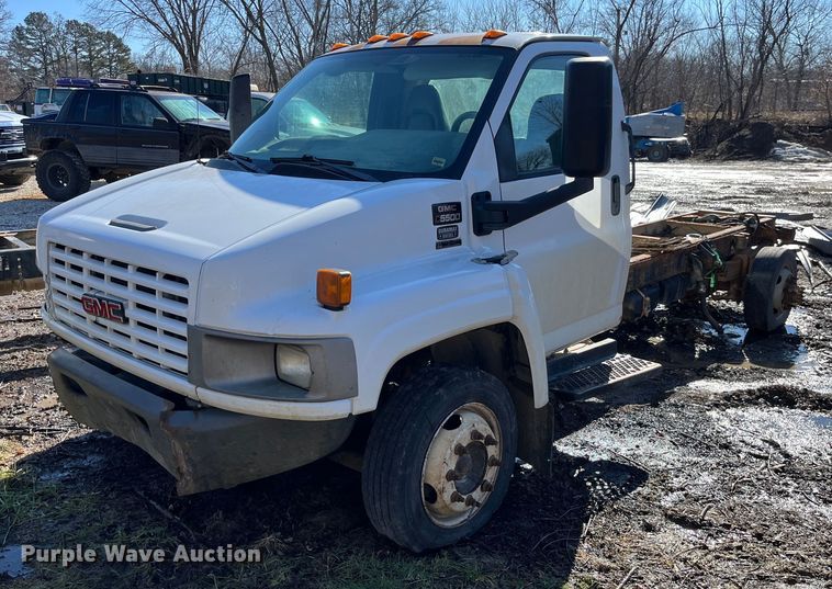 image for item LD9932 2008 GMC C5500 truck cab and chassis
