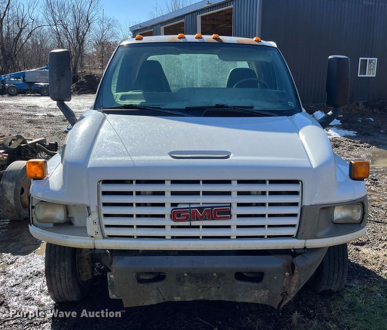 image for item LD9932 2008 GMC C5500 truck cab and chassis