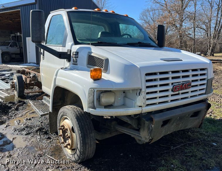 image for item LD9932 2008 GMC C5500 truck cab and chassis