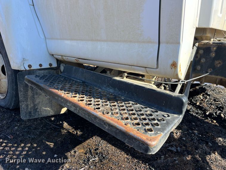 image for item LD9932 2008 GMC C5500 truck cab and chassis