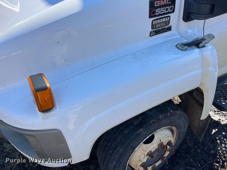 image for item LD9932 2008 GMC C5500 truck cab and chassis