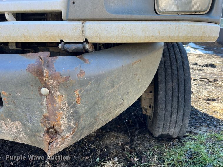 image for item LD9932 2008 GMC C5500 truck cab and chassis