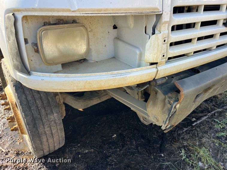 image for item LD9932 2008 GMC C5500 truck cab and chassis