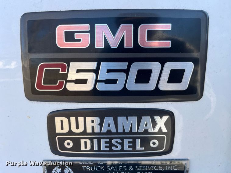 image for item LD9932 2008 GMC C5500 truck cab and chassis