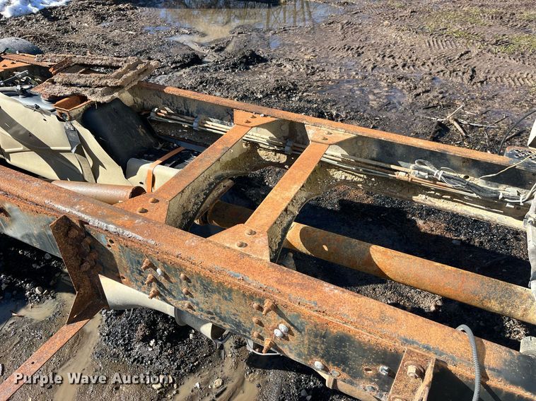 image for item LD9932 2008 GMC C5500 truck cab and chassis