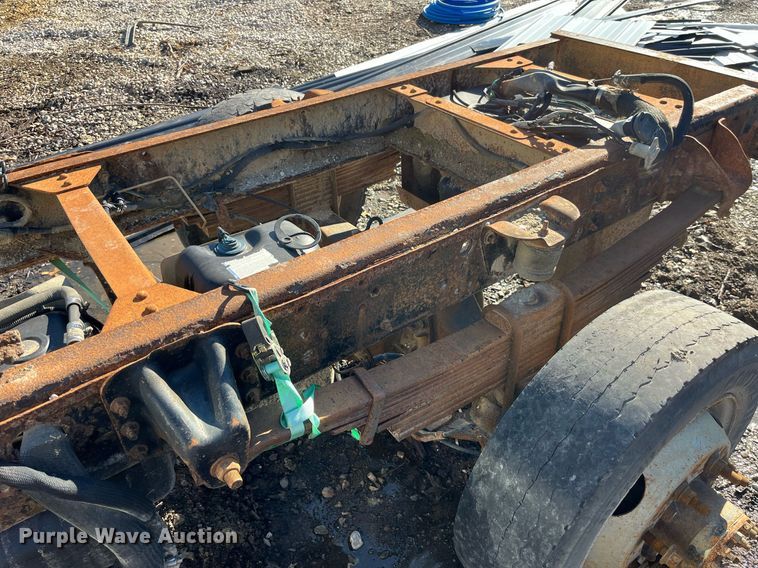 image for item LD9932 2008 GMC C5500 truck cab and chassis