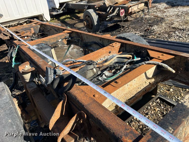 image for item LD9932 2008 GMC C5500 truck cab and chassis