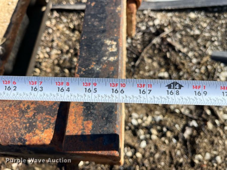 image for item LD9932 2008 GMC C5500 truck cab and chassis