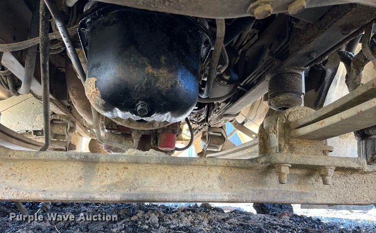 image for item LD9932 2008 GMC C5500 truck cab and chassis