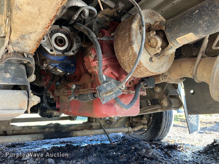 image for item LD9932 2008 GMC C5500 truck cab and chassis