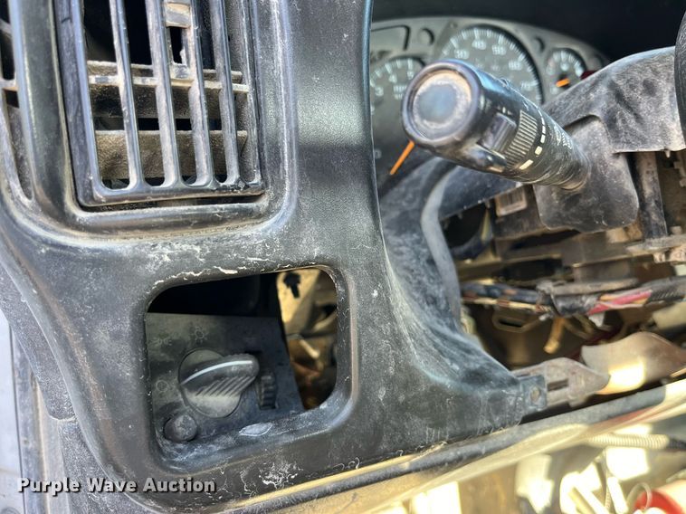 image for item LD9932 2008 GMC C5500 truck cab and chassis