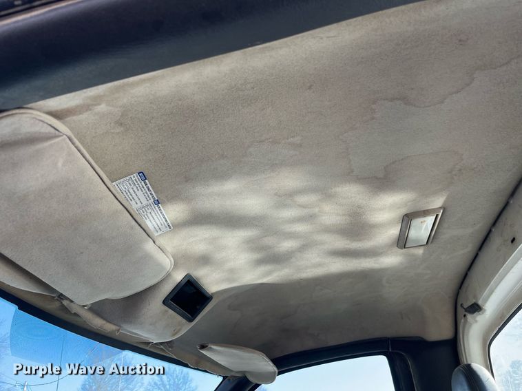 image for item LD9932 2008 GMC C5500 truck cab and chassis