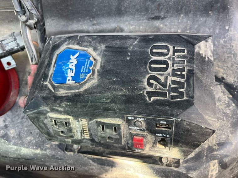 image for item LD9932 2008 GMC C5500 truck cab and chassis