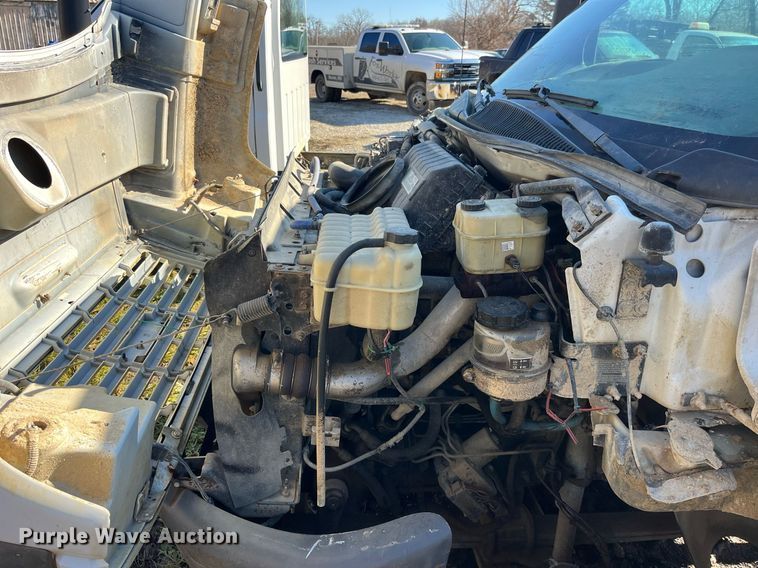 image for item LD9932 2008 GMC C5500 truck cab and chassis