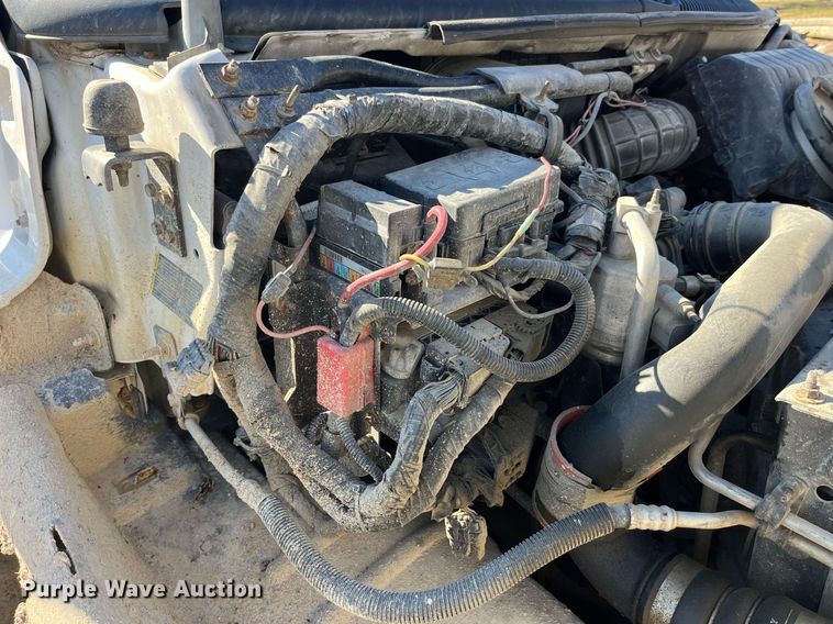 image for item LD9932 2008 GMC C5500 truck cab and chassis