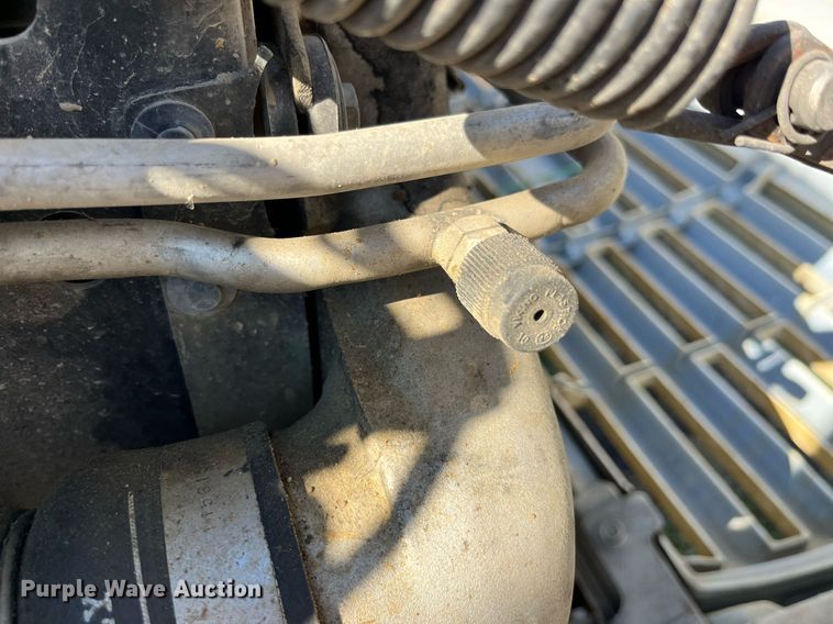 image for item LD9932 2008 GMC C5500 truck cab and chassis