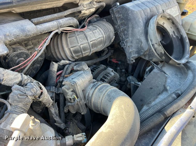 image for item LD9932 2008 GMC C5500 truck cab and chassis