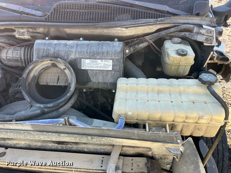 image for item LD9932 2008 GMC C5500 truck cab and chassis